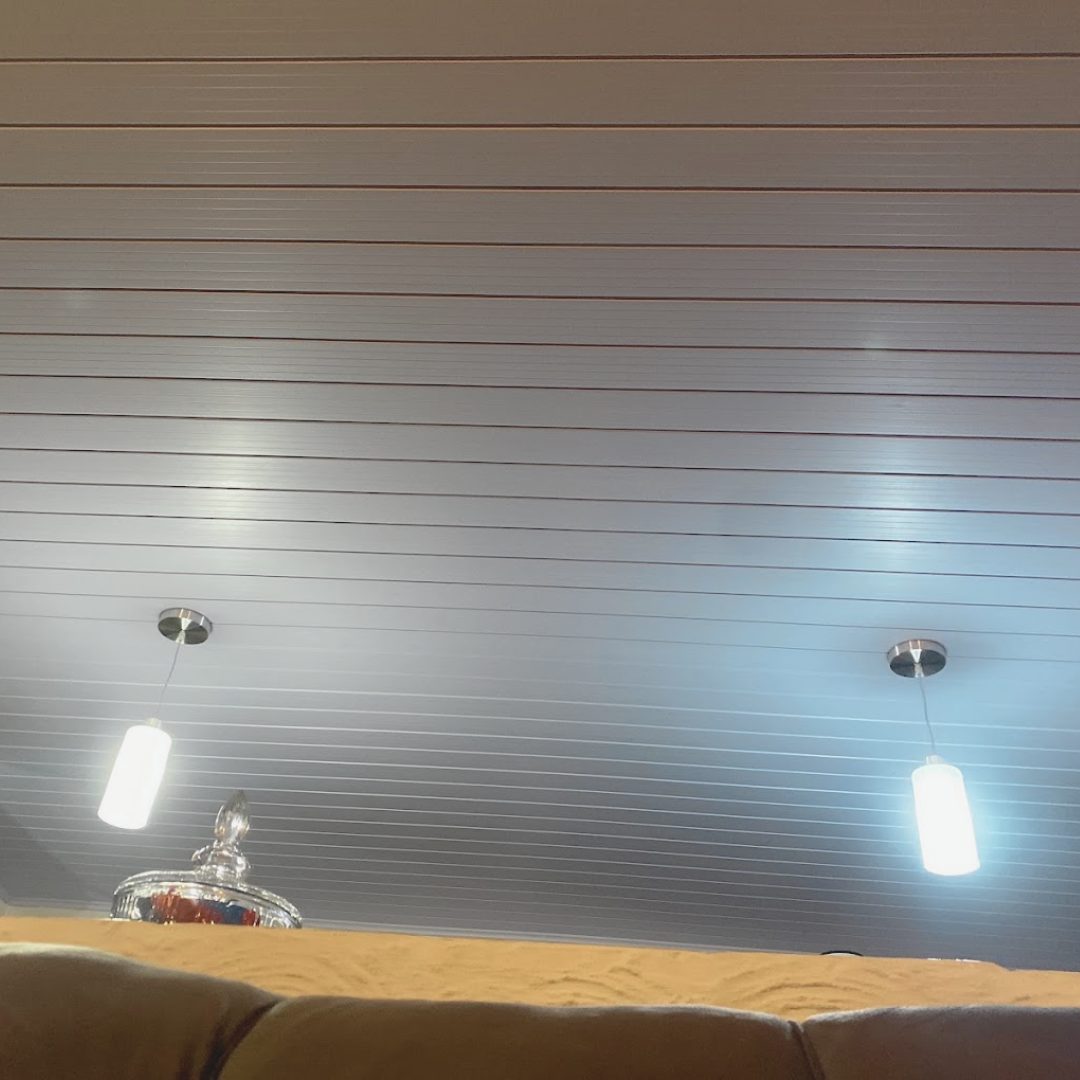 Forro de PVC branco em quarto